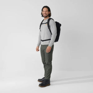 Man wearing a grey long sleeve shirt and FjallRaven backpack