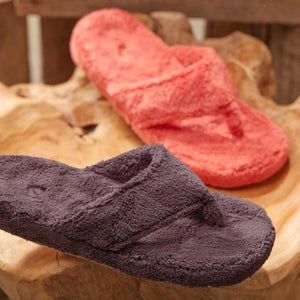 Acorn fuzzy thong slippers in coral and dark grey on a wooden surface
