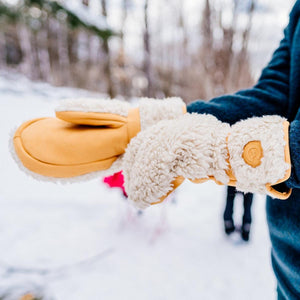 Gordini tan leather mittens with cream sherpa fleece trim