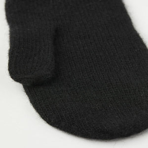 Black knit mitten
