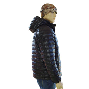 Mannequin wearing a Glovii black hooded puffer jacket and camouflage beanie